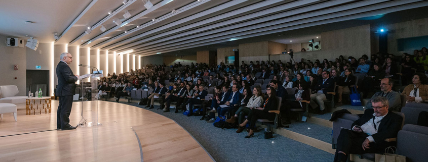 vista do auditório e plateia aquando do discurso do secretário de estado da internacionalização, Bernardo Ivo Cruz, na conferência Dare2Change 2023